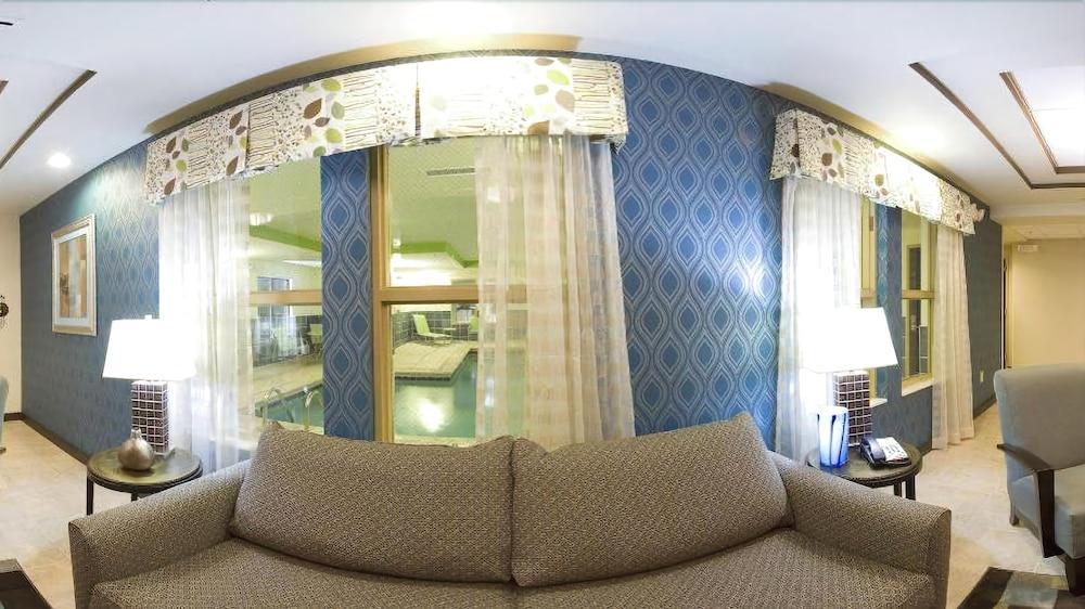 Holiday Inn Express Hotel & Suites Newport South By Ihg Екстериор снимка