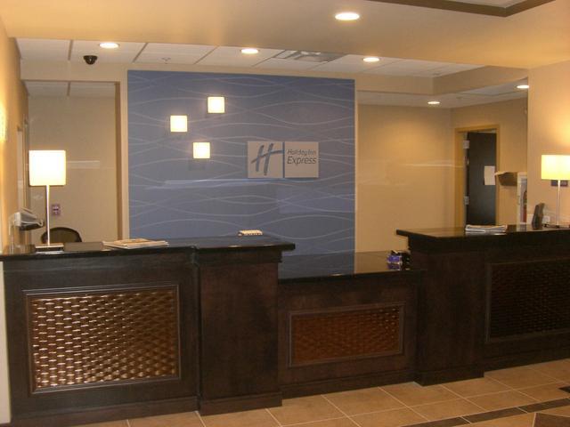 Holiday Inn Express Hotel & Suites Newport South By Ihg Екстериор снимка