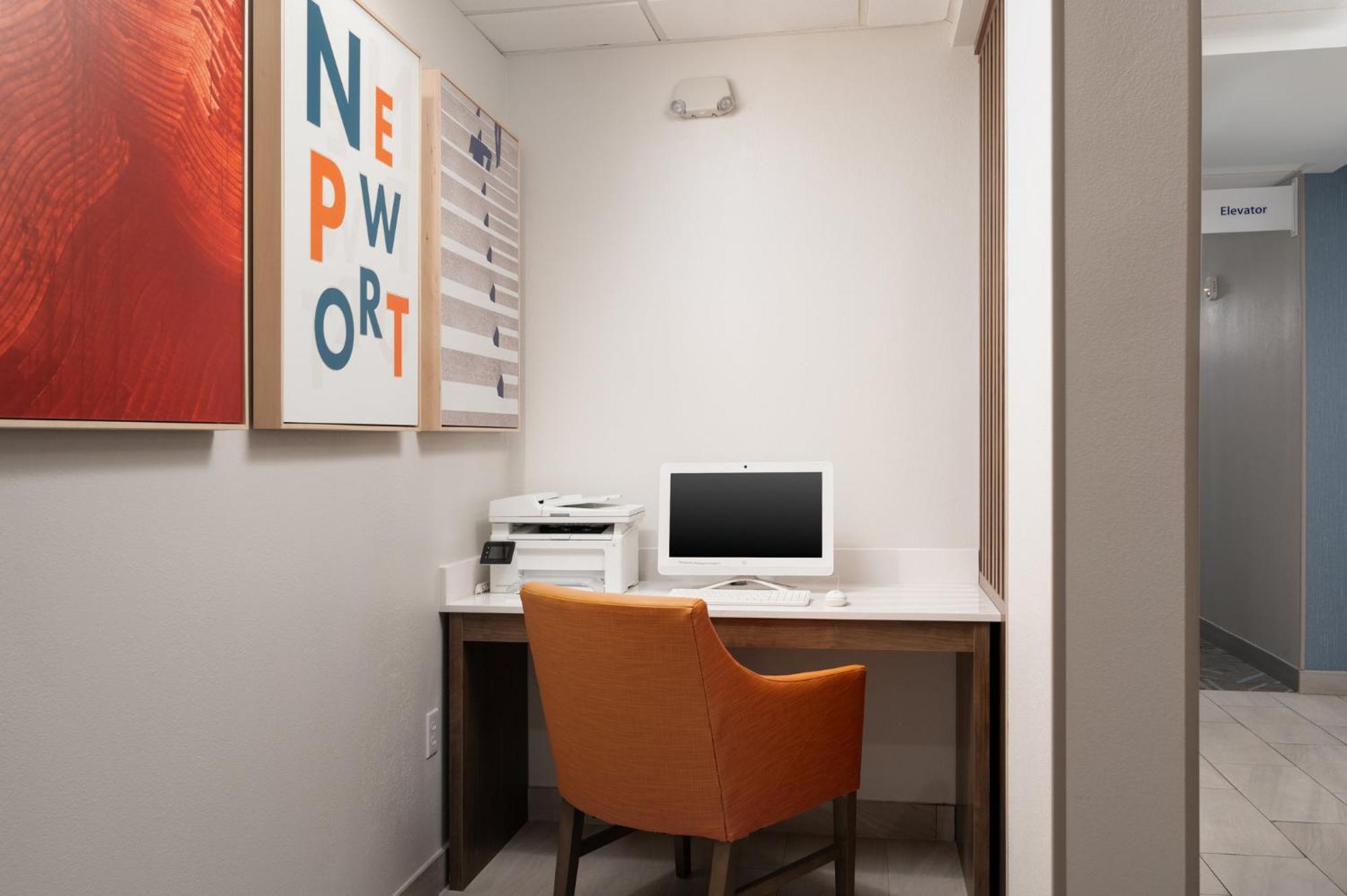 Holiday Inn Express Hotel & Suites Newport South By Ihg Екстериор снимка