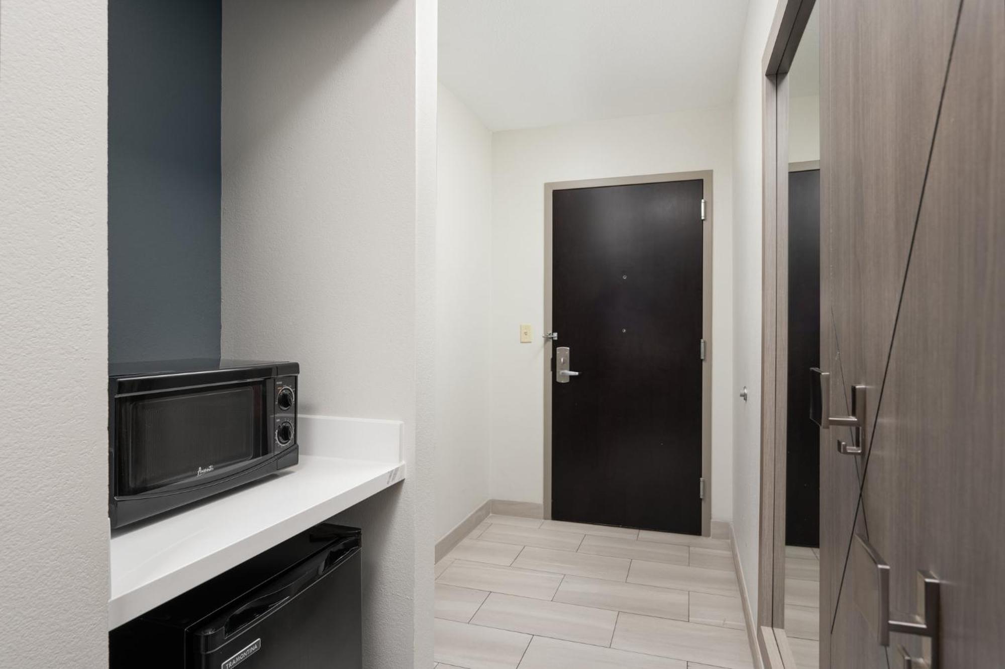 Holiday Inn Express Hotel & Suites Newport South By Ihg Екстериор снимка