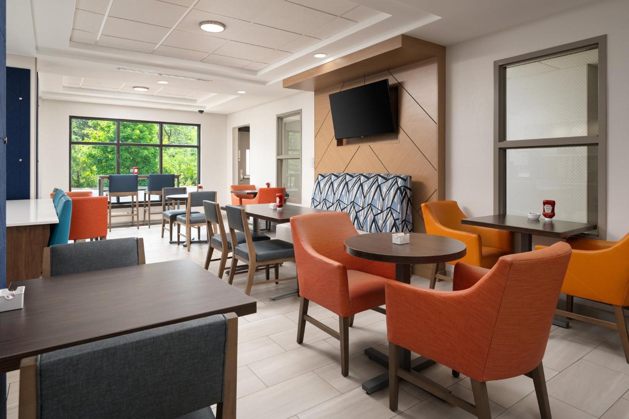 Holiday Inn Express Hotel & Suites Newport South By Ihg Екстериор снимка