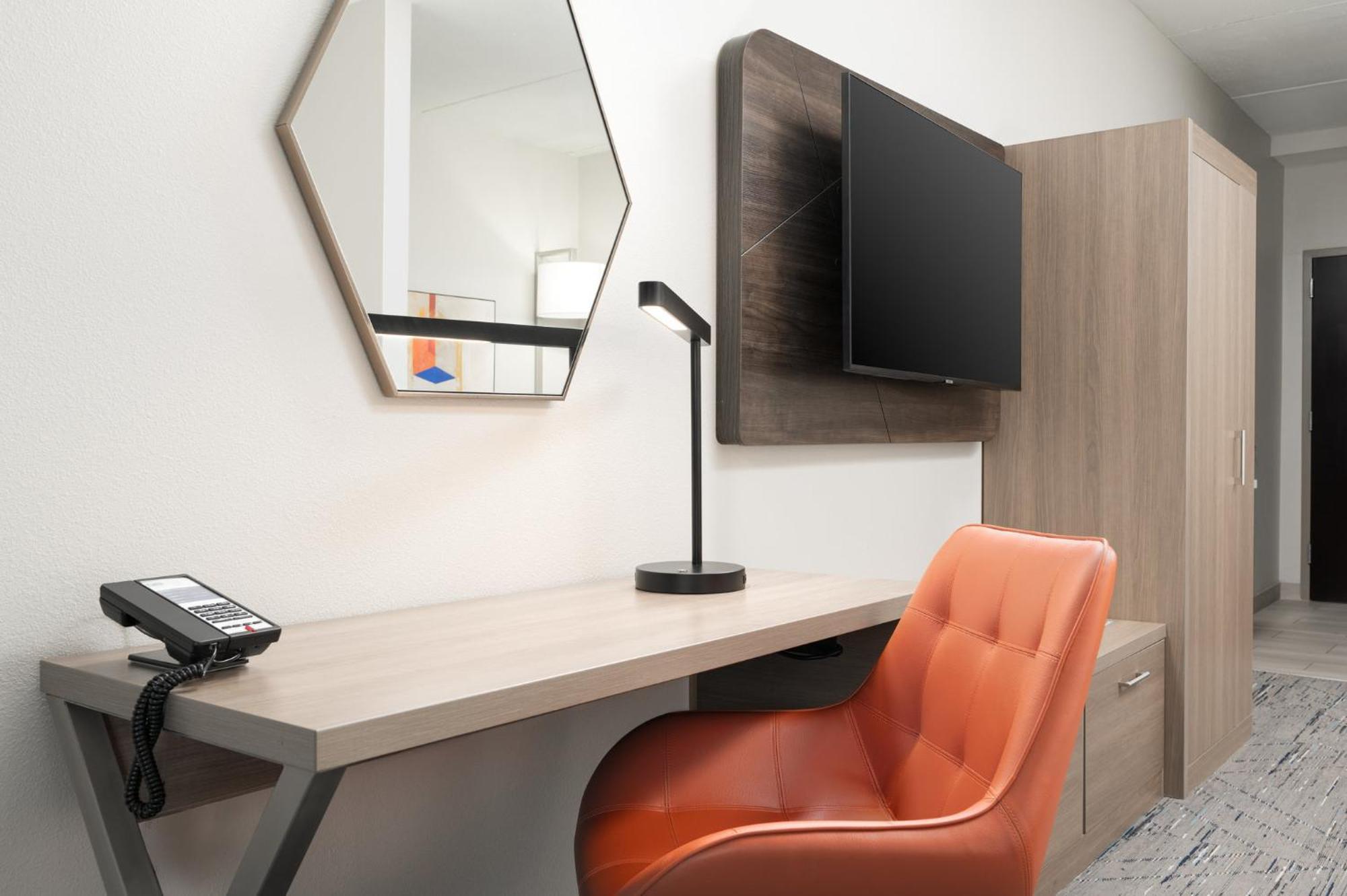Holiday Inn Express Hotel & Suites Newport South By Ihg Екстериор снимка