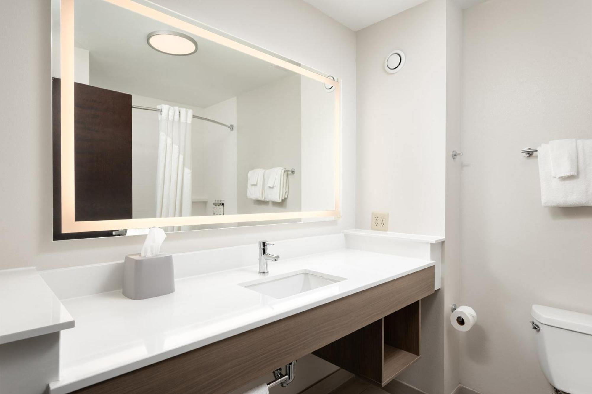 Holiday Inn Express Hotel & Suites Newport South By Ihg Екстериор снимка