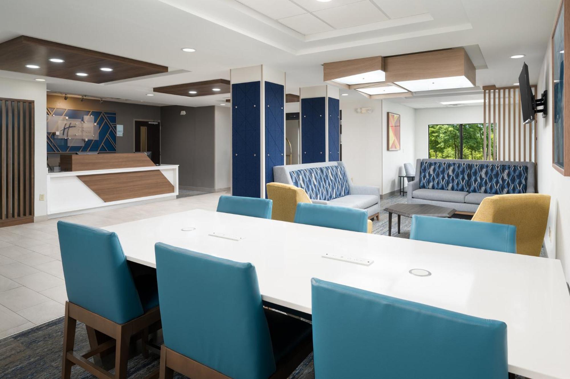 Holiday Inn Express Hotel & Suites Newport South By Ihg Екстериор снимка