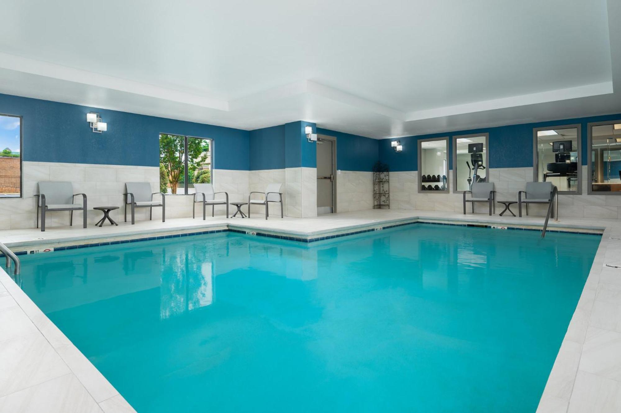 Holiday Inn Express Hotel & Suites Newport South By Ihg Екстериор снимка
