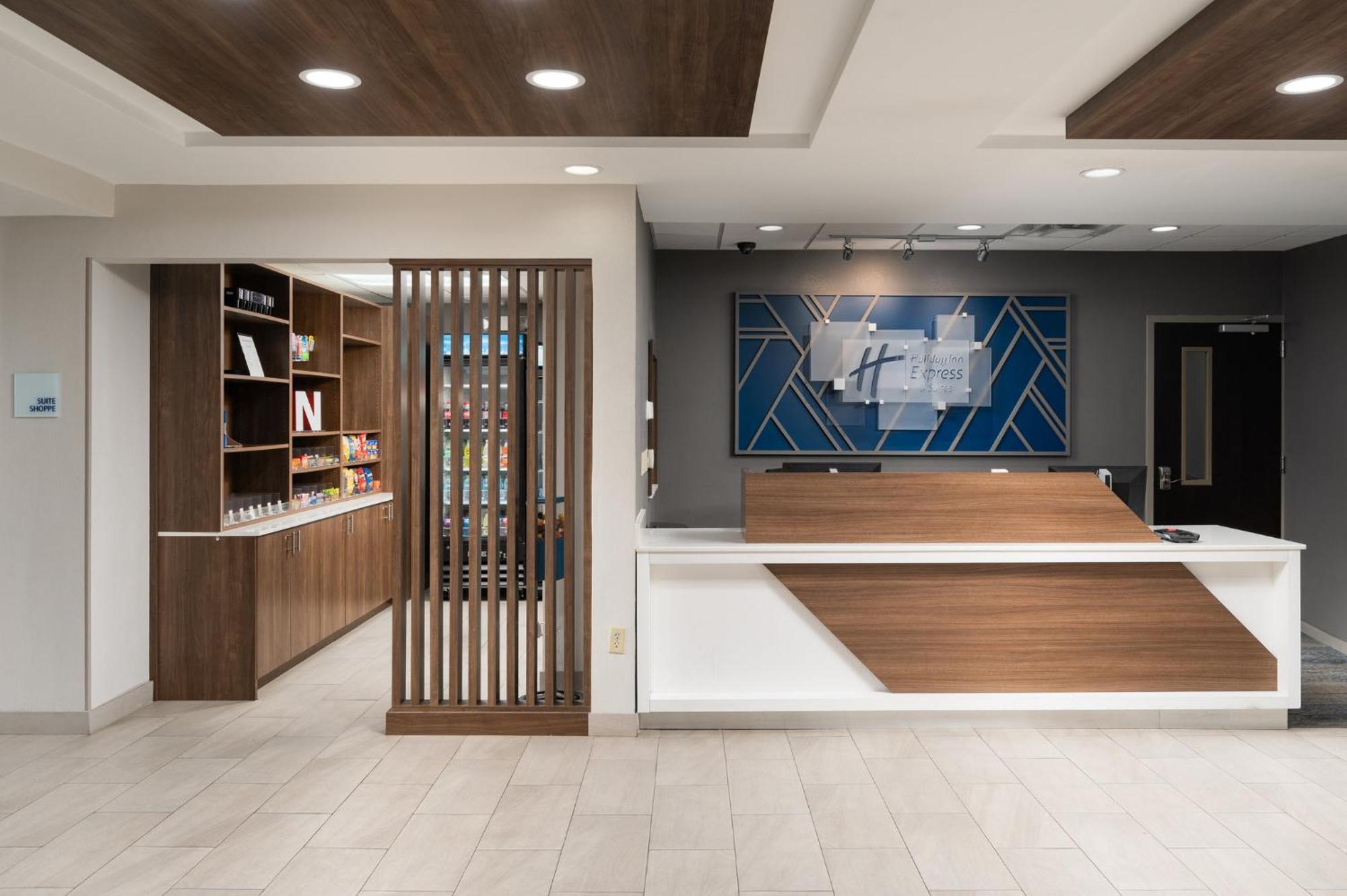 Holiday Inn Express Hotel & Suites Newport South By Ihg Екстериор снимка