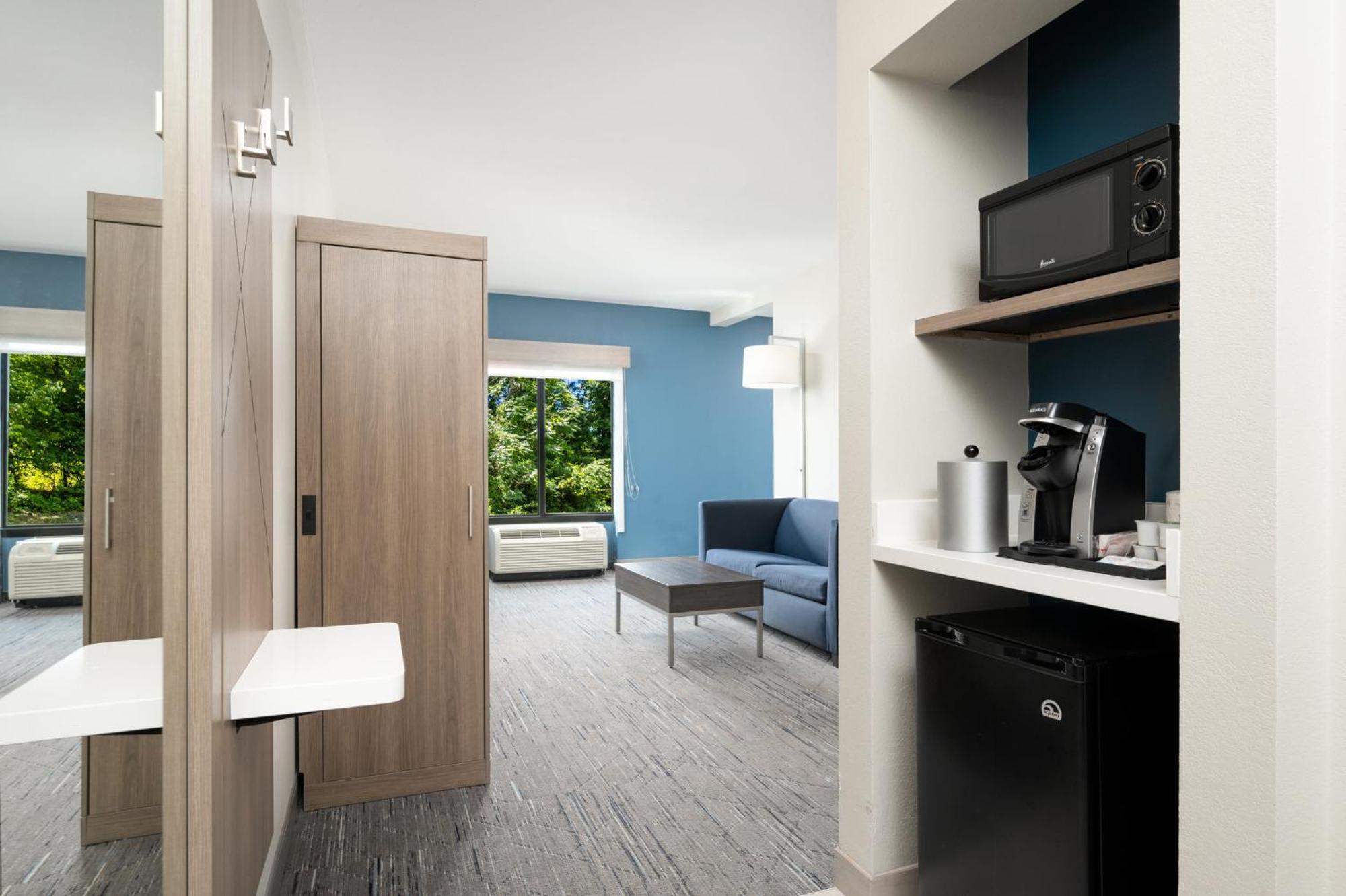 Holiday Inn Express Hotel & Suites Newport South By Ihg Екстериор снимка