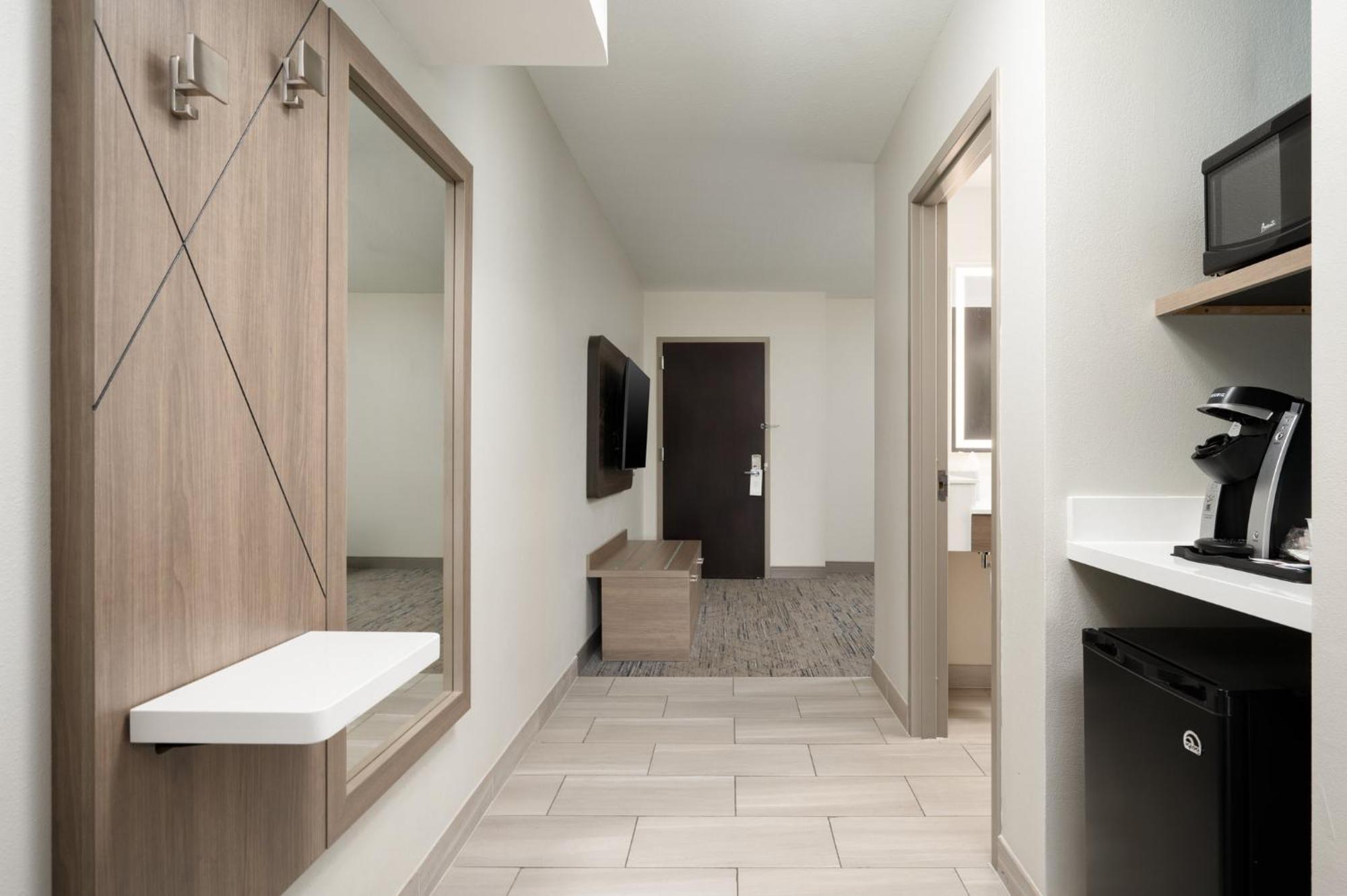 Holiday Inn Express Hotel & Suites Newport South By Ihg Екстериор снимка