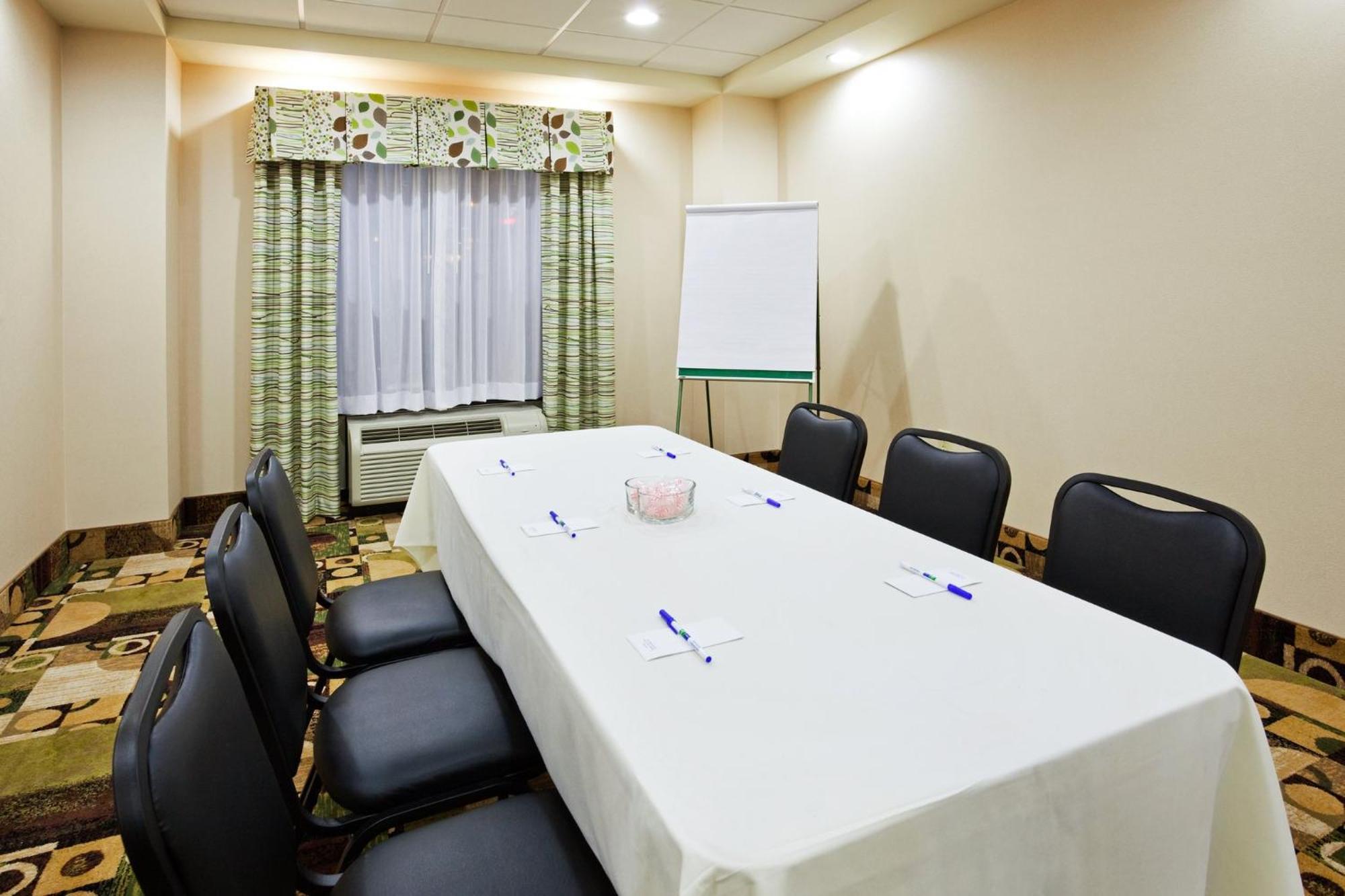 Holiday Inn Express Hotel & Suites Newport South By Ihg Екстериор снимка