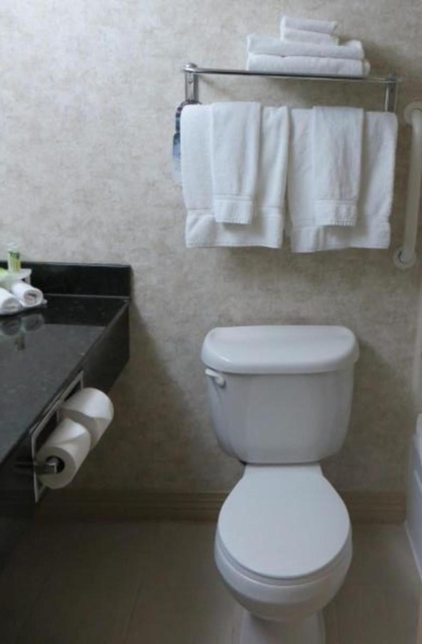 Holiday Inn Express Hotel & Suites Newport South By Ihg Екстериор снимка